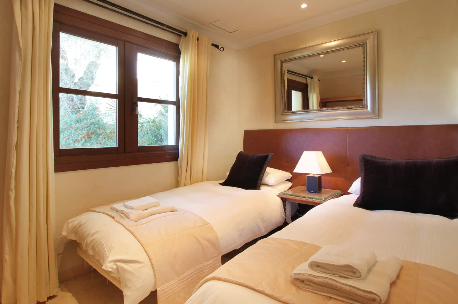 Bedroom 2 - Luxury Apartment