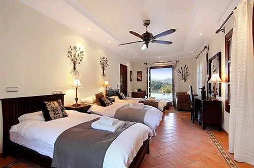 Dormitorios y baños